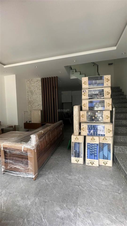Cho thuê nhà liền kề đồng dinh  thạch bàn 66m x 5 tầng 6 ngủ khép kín. nhận khách nước ngoài.