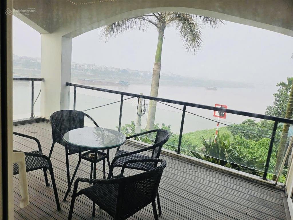 Biệt thự sân vườn ngọc thuỵ view sông hồng, đón nắng và gió, sống ở đây thọ thêm 10 năm.