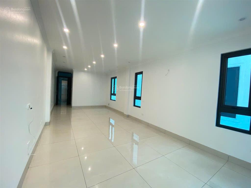 Cho thuê nguyên căn phố trạm 57m*5t thang máy, gara ô tô kinh doanh, văn phòng. giá 25tr/th