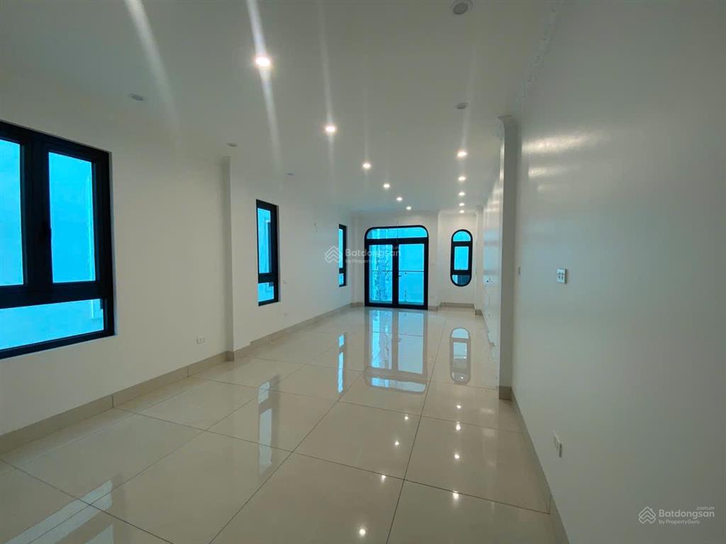 Cho thuê nguyên căn phố trạm 57m*5t thang máy, gara ô tô kinh doanh, văn phòng. giá 25tr/th