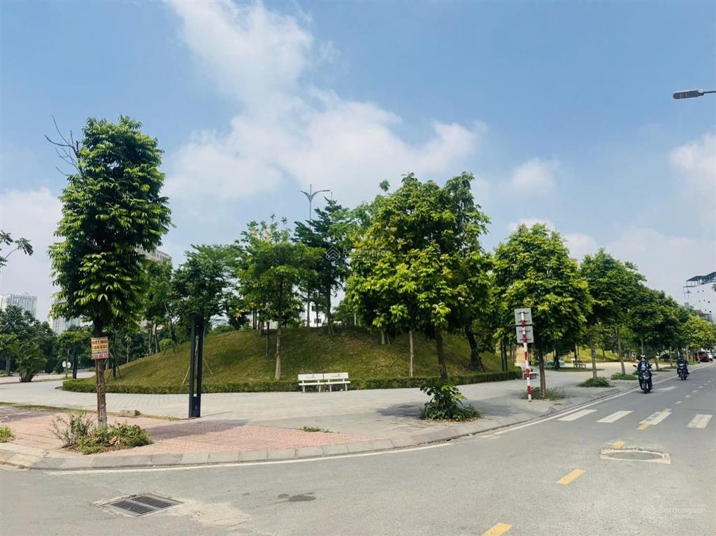 Đất phân lô ngọc thụy, ô tô tránh cạnh công viên 3 quả đồi, tđc ngọc thụy dt 52,7m2. giá 13.9 tỷ