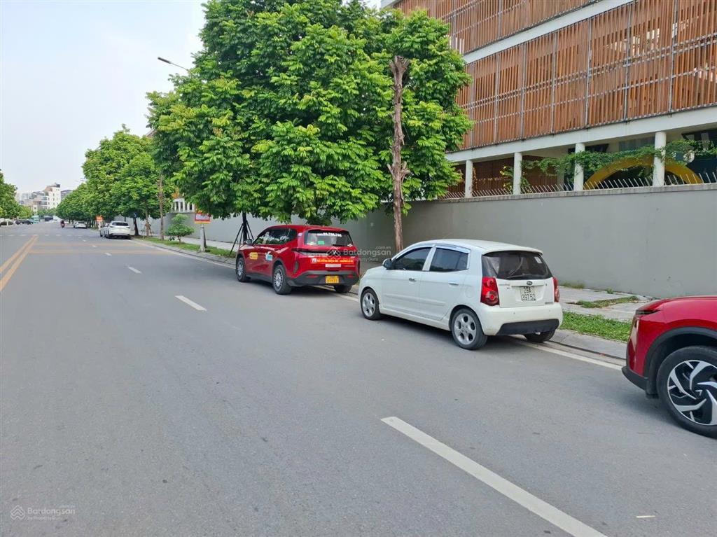 Đất ngọc thụy ô tô tránh ngay sau trường pháp, công viên dt 54m, chỉ 11.5 tỷ