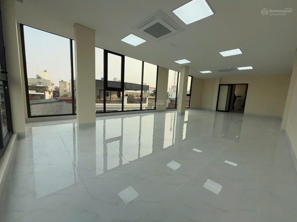 Cho thuê tòa nhà phố thượng thanh 6 tầng thang máy + hầm mặt tiền 12m lô góc 38 triệu/th