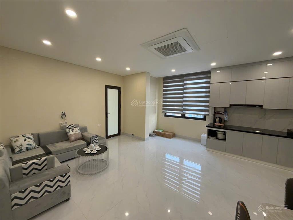 Cho thuê tòa nhà phố thượng thanh 6 tầng thang máy + hầm mặt tiền 12m lô góc 38 triệu/th