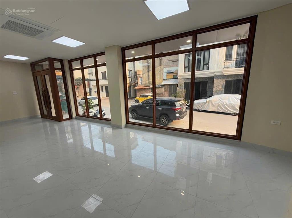 Cho thuê tòa nhà phố thượng thanh 6 tầng thang máy + hầm mặt tiền 12m lô góc 38 triệu/th