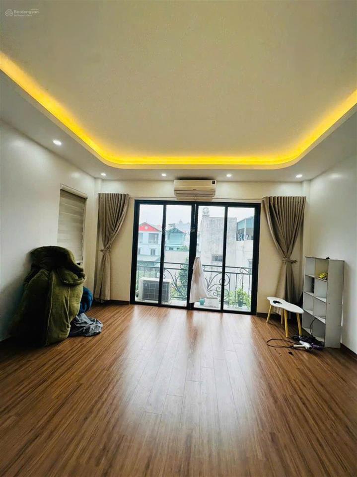 Cho thuê nhà nguyên căn 6 tầng, gara ô tô, 4 phòng ngủ, chốt 13 triệu/tháng