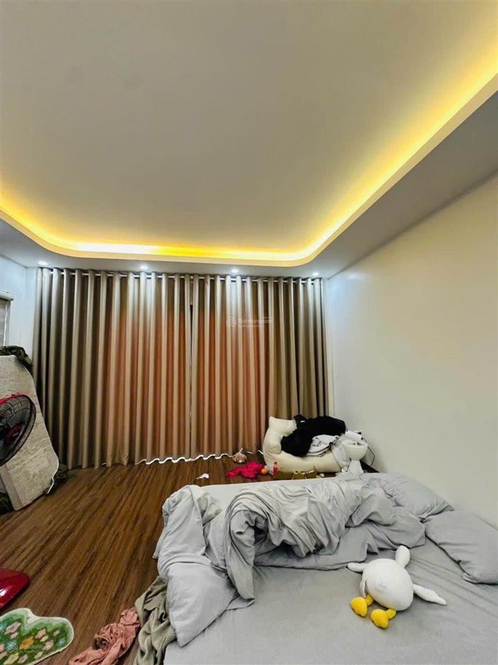 Cho thuê nhà nguyên căn 6 tầng, gara ô tô, 4 phòng ngủ, chốt 13 triệu/tháng