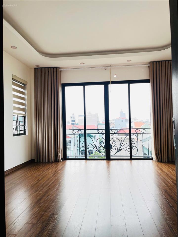 Cho thuê nhà nguyên căn 6 tầng, gara ô tô, 4 phòng ngủ, chốt 13 triệu/tháng