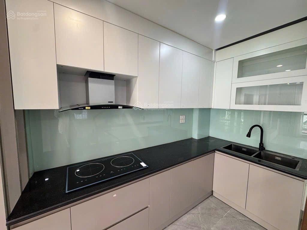 Cho thuê nhà đẹp cổ linh ô tô tránh 5 tầng 3pn 15 triệu/tháng