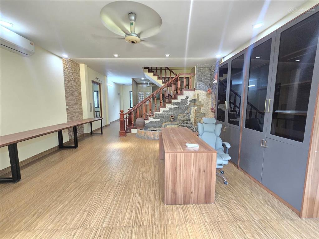Cho thuê nhà phố hoa lâm 73m2 5 tầng thông sàn kinh doanh 20 triệu/tháng. 0856 567 ***