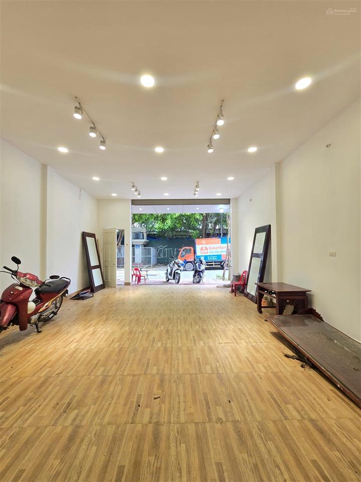 Cho thuê nhà phố hoa lâm 73m2 5 tầng thông sàn kinh doanh 20 triệu/tháng. 0856 567 ***