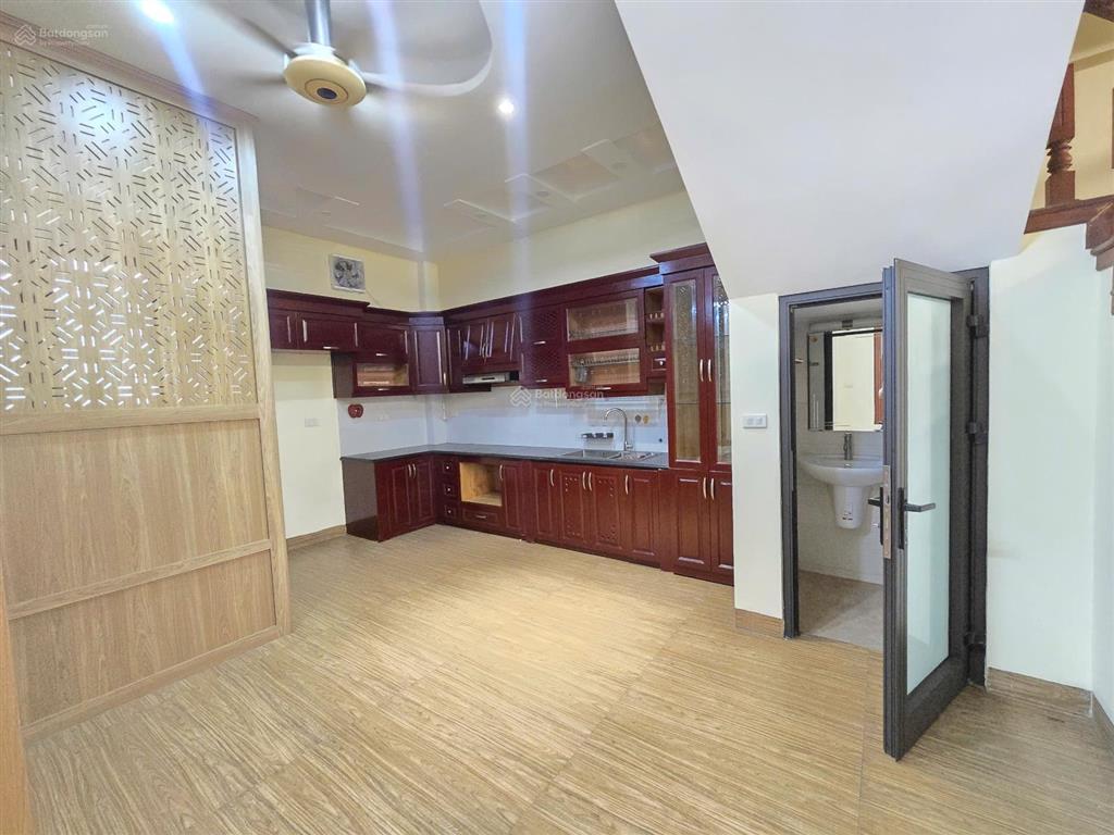 Cho thuê nhà phố hoa lâm 73m2 5 tầng thông sàn kinh doanh 20 triệu/tháng. 0856 567 ***
