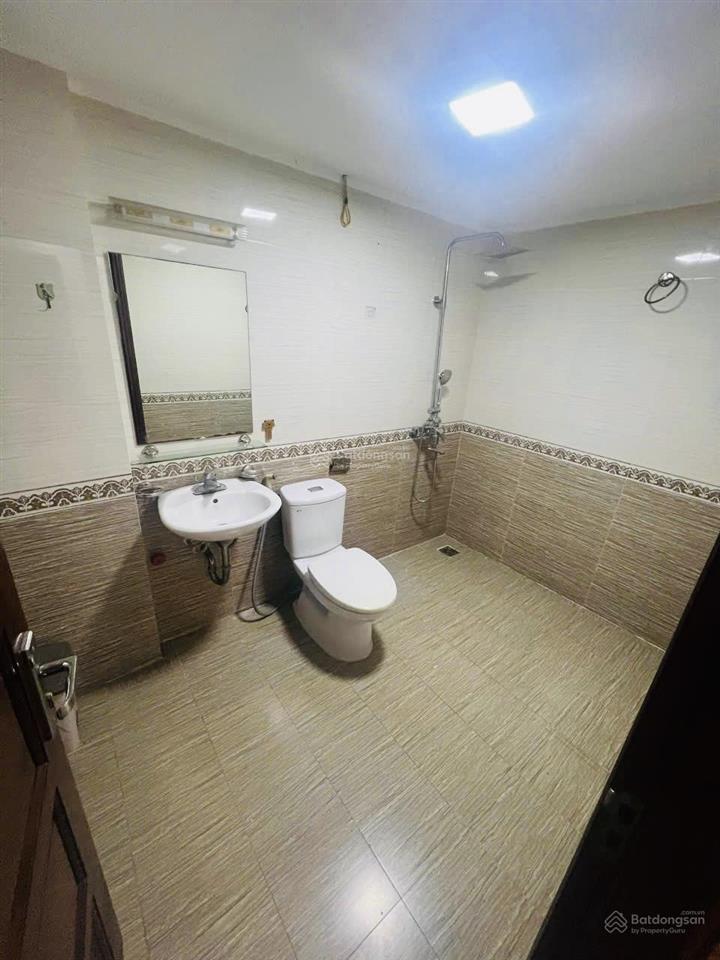 Cho thuê nhà lô góc ngọc thụy ô tô tránh, vào nhà 5 tầng 3pn 13 triệu/tháng.0856 567 ***