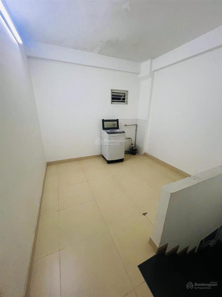 Cho thuê nhà lô góc ngọc thụy ô tô tránh, vào nhà 5 tầng 3pn 13 triệu/tháng.0856 567 ***