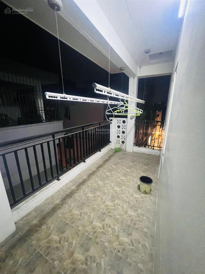Cho thuê nhà lô góc ngọc thụy ô tô tránh, vào nhà 5 tầng 3pn 13 triệu/tháng.0856 567 ***