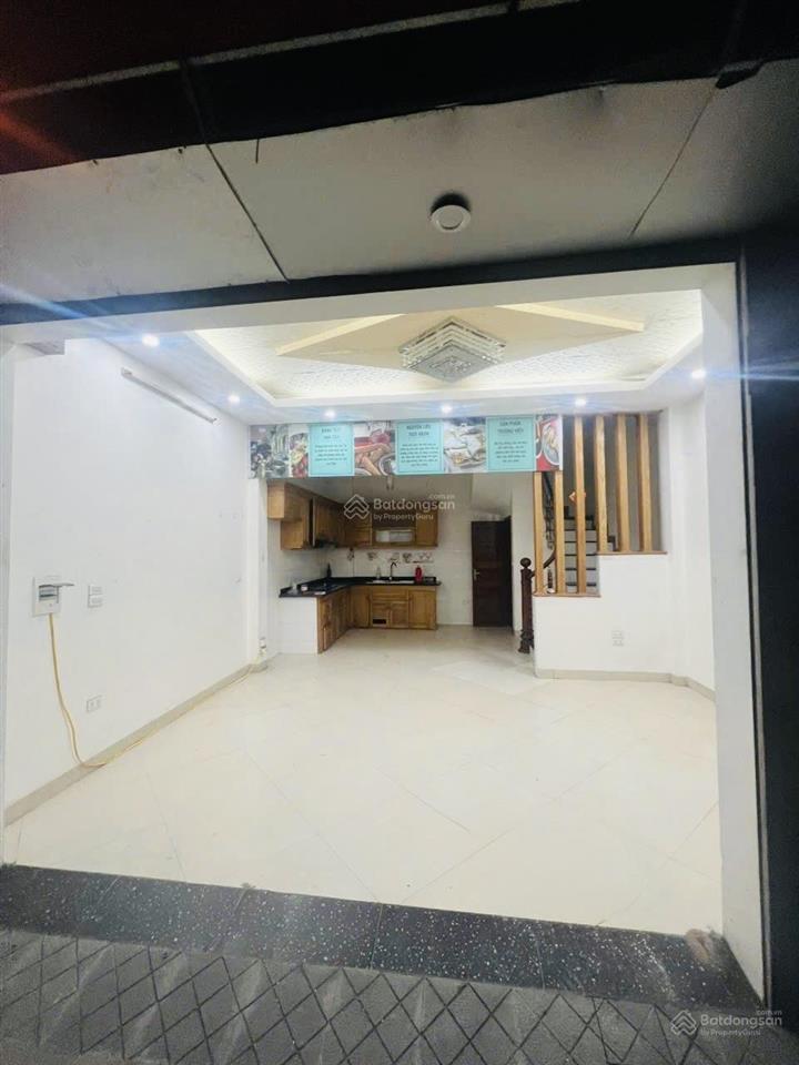 Cho thuê nhà lô góc ngọc thụy ô tô tránh, vào nhà 5 tầng 3pn 13 triệu/tháng.0856 567 ***