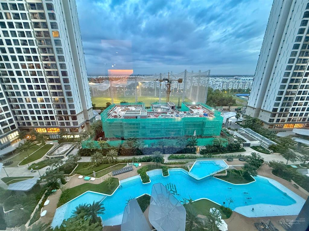 Bán nhanh 2pn masteri centre point full nội thất luxury view công viên và hồ bơi tại vinhome quận 9