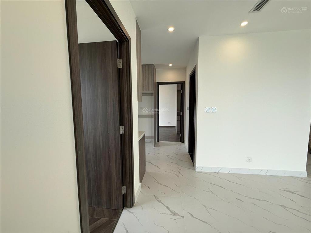 Cho thuê 3pn ntcb rèm giá chỉ 18tr/th tại opus one tại vinhomes grand park quận 9