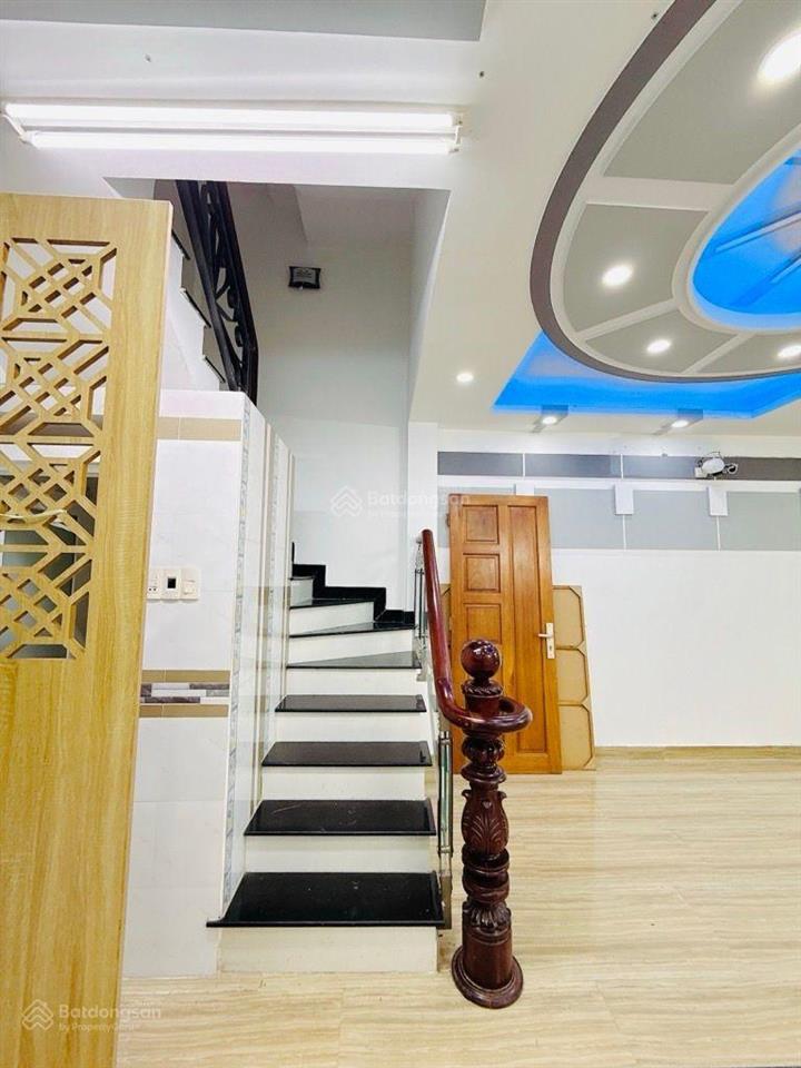 Bán nhà hẻm huỳnh văn bánh phú nhuận.  nhà 5 tầng  dt 4,8x8