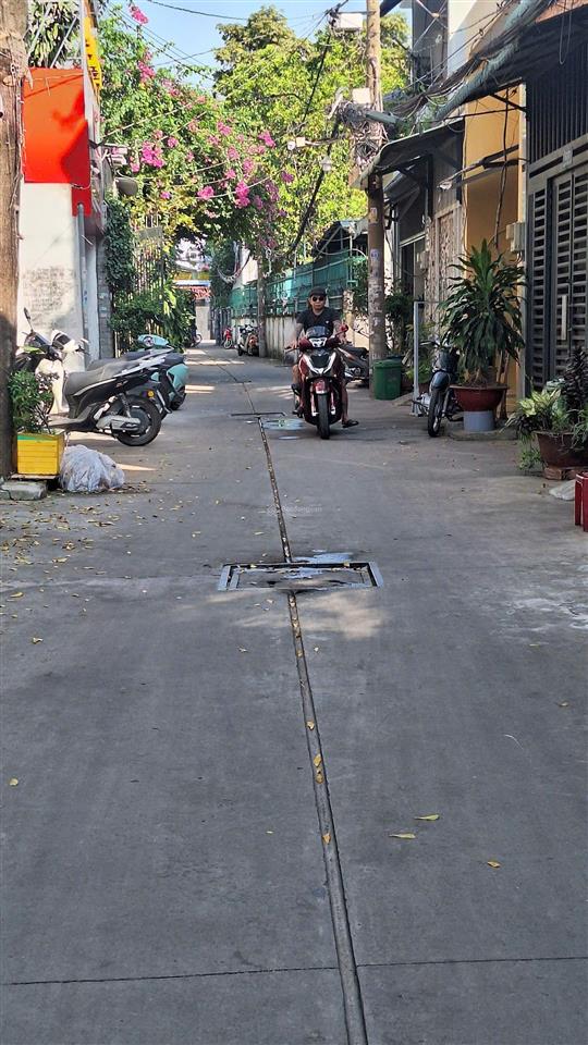 Nhà bán 2 mặt hẻm xe hơi, lô tư, p. bhh a. dt 4x21m