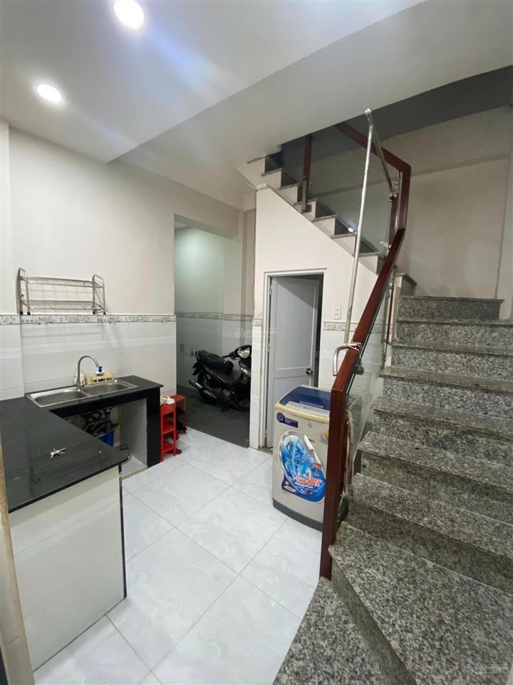Bán nhà 3 tầng đúc thật, nguyễn bặc, tân bình, ngay chợ phạm văn hai. dt 3x10 nở 6m