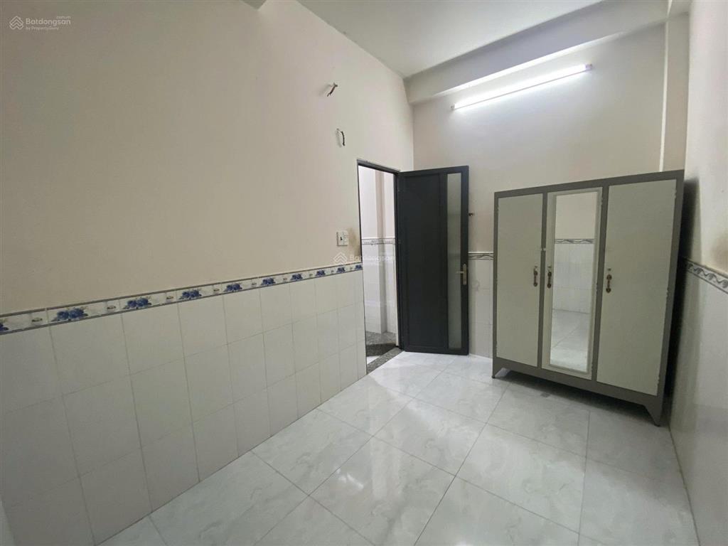 Bán nhà 3 tầng đúc thật, nguyễn bặc, tân bình, ngay chợ phạm văn hai. dt 3x10 nở 6m