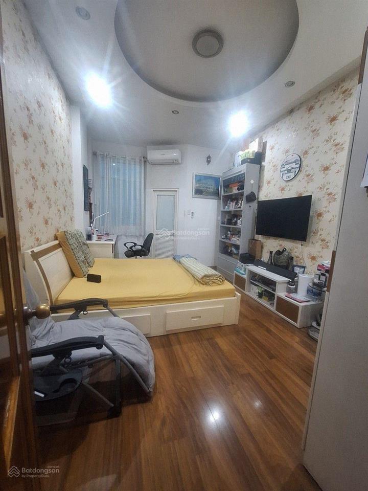 Bán nhà 4 tầng hẻm cách mạng tháng 8, tân bình. khu an ninh. chính chủ đang ở, nhà mới.