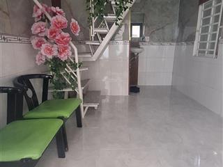 Nhà 2.7 tỷ, vị trí đẹp, hẻm trường sơn, q10  2 tầng + lửng  dt 3x4m