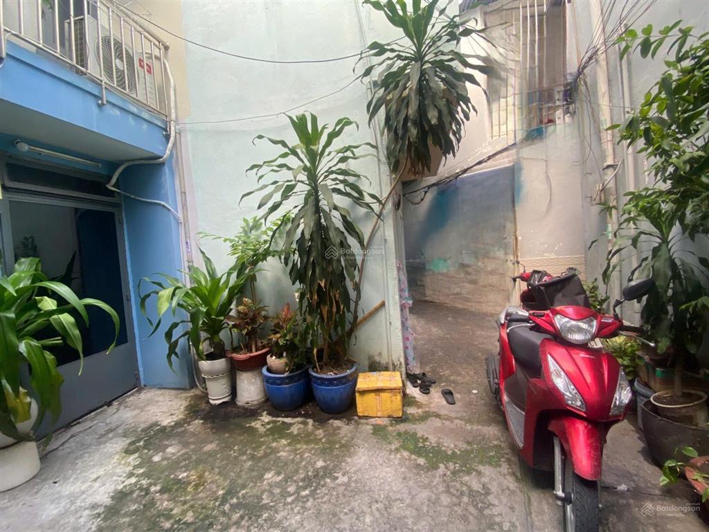Nhà bán nhỉnh 2 tỷ, hẻm lạc long quân, ngay chợ tân bình, p.8. 2 tầng  dt 4,7x4,5