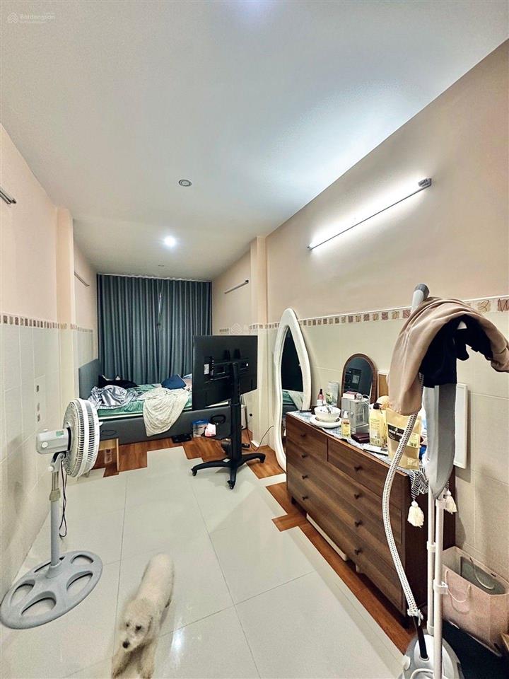 Bán nhà 4 tầng, hẻm lạc long quân, p.9 tân bình
dt 2,6x12 trệt lửng 2 lầu+ sân thượng, 3pn, 4wc
