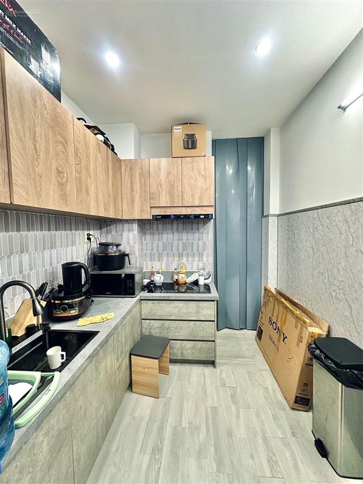 Bán nhà 4 tầng, hẻm lạc long quân, p.9 tân bình
dt 2,6x12 trệt lửng 2 lầu+ sân thượng, 3pn, 4wc