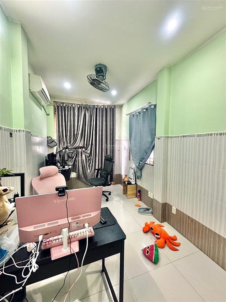 Bán nhà 4 tầng, hẻm lạc long quân, p.9 tân bình
dt 2,6x12 trệt lửng 2 lầu+ sân thượng, 3pn, 4wc