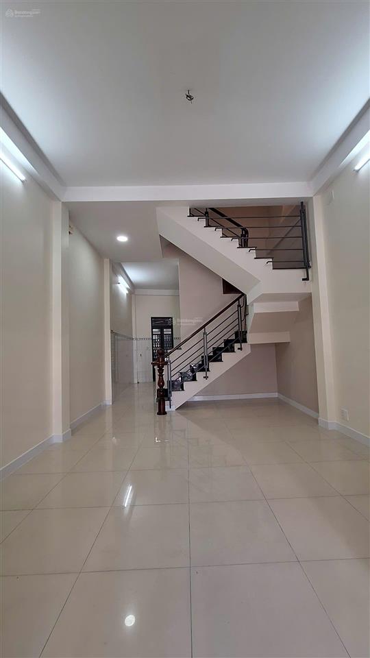 Chủ cho thuê nhà 3 tầng hẻm lạc long quân, p.10, tân bình, 4pn, 3wc
dt 4,3x13
4pn, 3wc, nhà trống