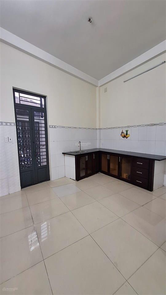 Chủ cho thuê nhà 3 tầng hẻm lạc long quân, p.10, tân bình, 4pn, 3wc
dt 4,3x13
4pn, 3wc, nhà trống