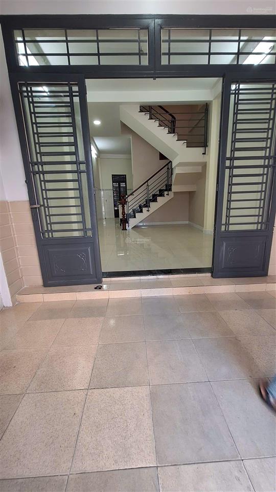 Chủ cho thuê nhà 3 tầng hẻm lạc long quân, p.10, tân bình, 4pn, 3wc
dt 4,3x13
4pn, 3wc, nhà trống