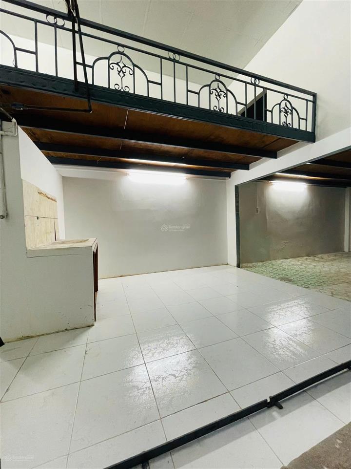 Cho thuê kiot 2 mặt tiền 40m2, kinh doanh ngay chợ đường số 4, linh xuân