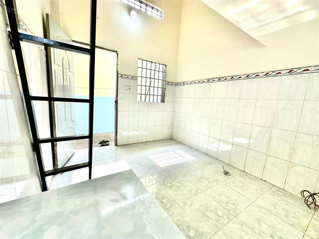 Cho thuê phòng trọ gác cao, cực thoáng đường nguyễn trãi (dĩ an)  kế bên chợ xóm nghèo