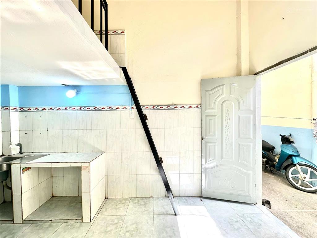 Cho thuê phòng trọ gác cao, cực thoáng đường nguyễn trãi (dĩ an)  kế bên chợ xóm nghèo