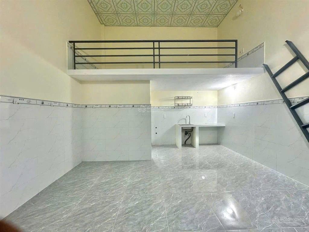 Cho thuê phòng trọ 30m2 gác cao, cực thoáng đường nguyễn trãi (dĩ an)  tp. hcm
