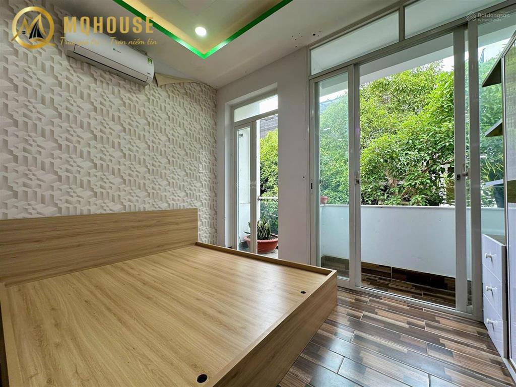 Cho thuê căn hộ studio full nội thất, có ban công thoáng ngay đường gò dầu