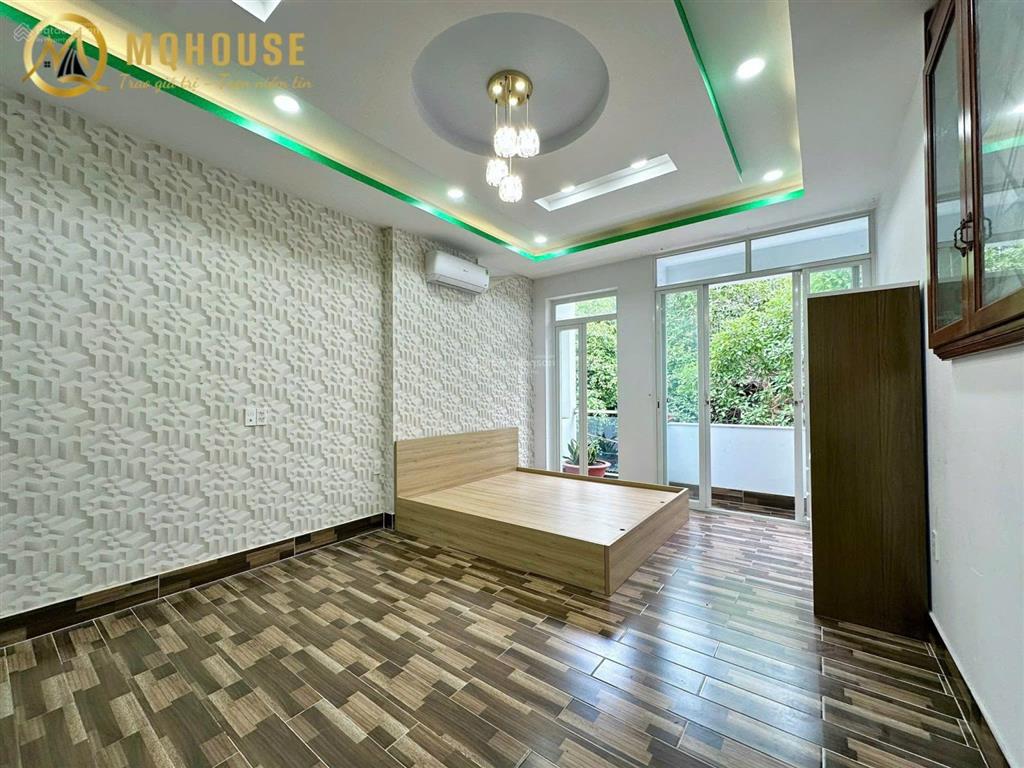 Cho thuê căn hộ studio full nội thất, có ban công thoáng ngay đường gò dầu