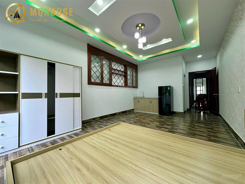 Cho thuê căn hộ studio full nội thất, có ban công thoáng ngay đường gò dầu