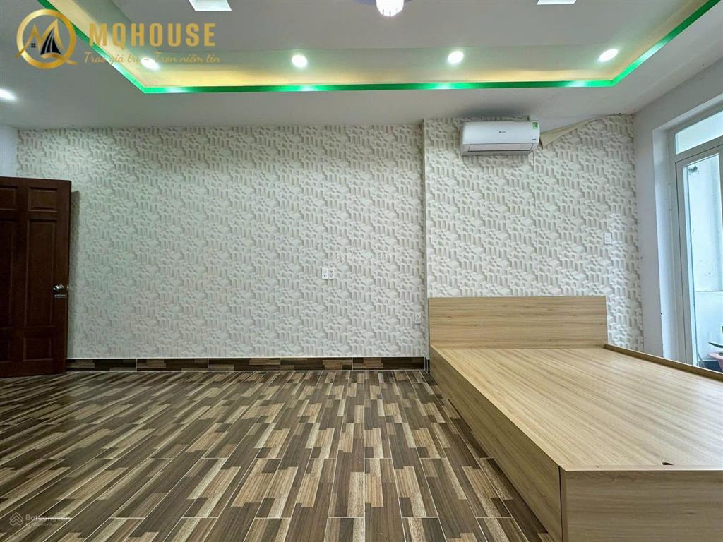 Cho thuê căn hộ studio full nội thất, có ban công thoáng ngay đường gò dầu