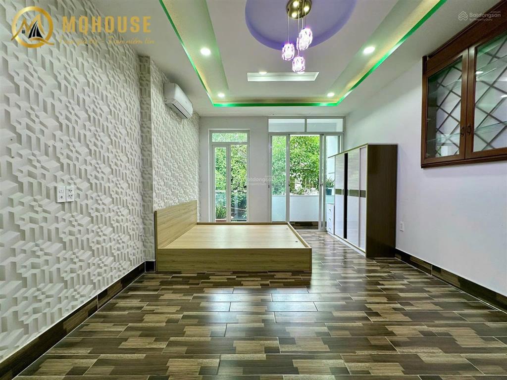 Cho thuê căn hộ studio full nội thất, có ban công thoáng ngay đường gò dầu