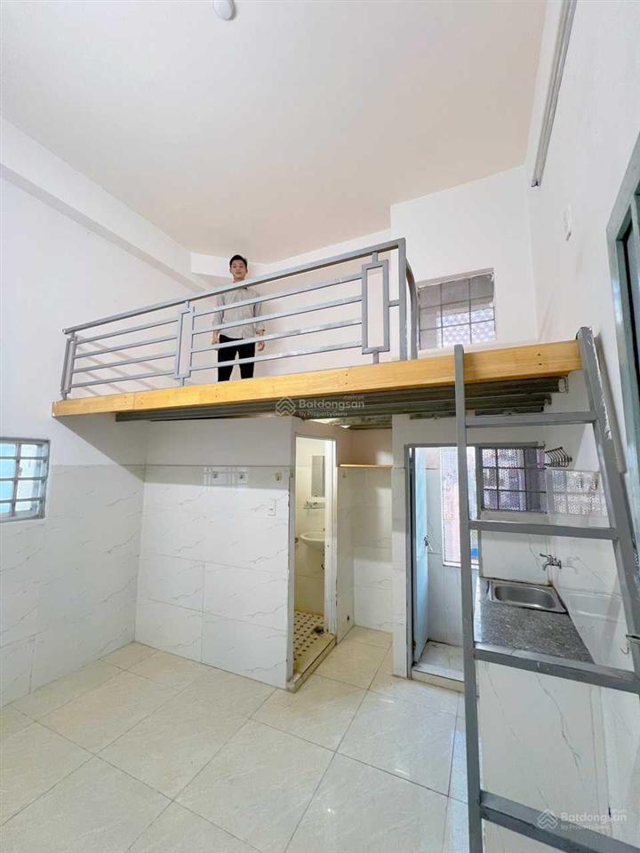 Cho thuê phòng giá rẻ, gác cao 1m9 ở trường chinh, p14, tân bình