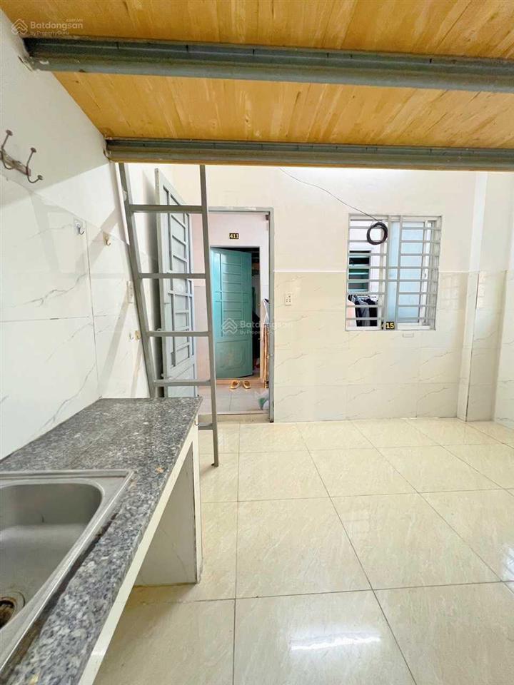 Cho thuê phòng giá rẻ, gác cao 1m9 ở trường chinh, p14, tân bình