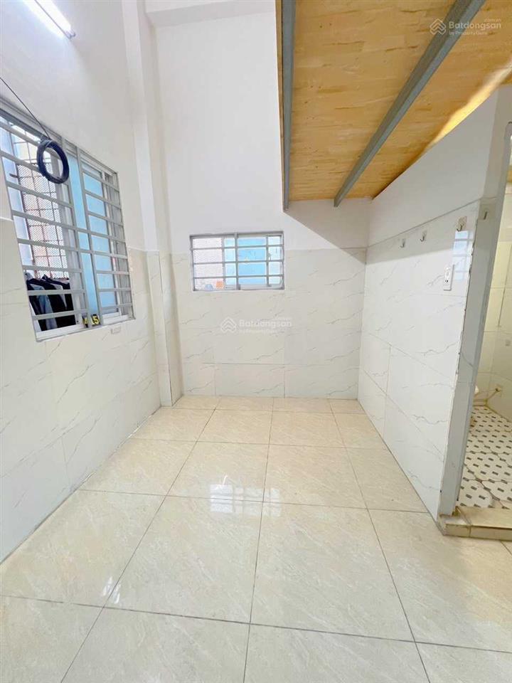 Cho thuê phòng giá rẻ, gác cao 1m9 ở trường chinh, p14, tân bình