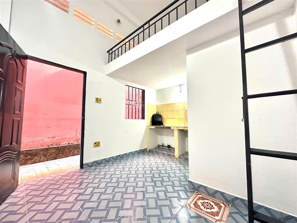 Phòng trọ mới xây, có gác cực thoáng, ngay trường đại học giao thông vận tải cơ sở tphcm