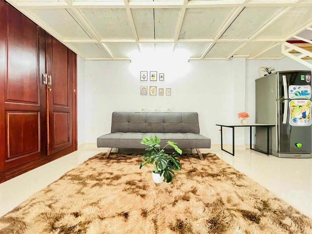 Cho thuê căn hộ duplex full nt, mới xây có ban công cực thoáng ngay ngã tư bốn xã