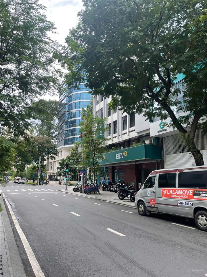 Khuôn đất hiếm xây building  mặt tiền đường 3/2 đối diện hà đô centrosa phường vườn lài .